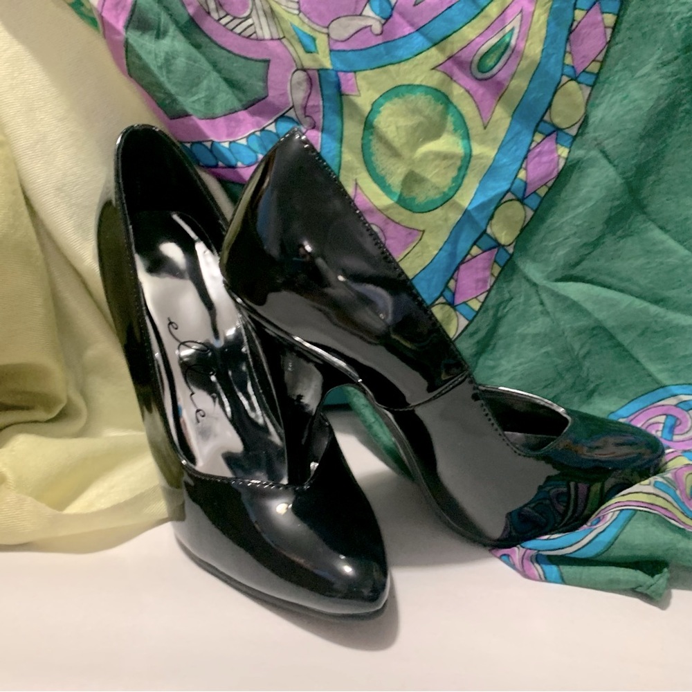 NIB, PLAYBOY, BLCK PUMP HEEL pointed almond toe